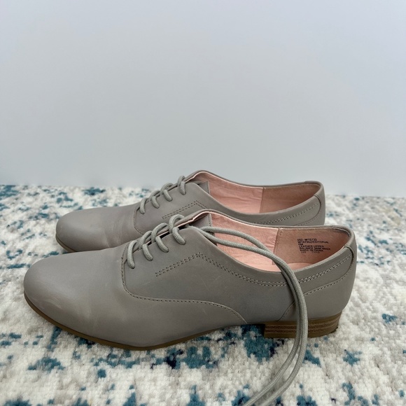 White Mountain Light Grey Leather Oxfords Size 6 - Picture 6 of 16